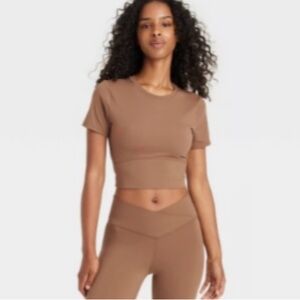 NWT Joylab Size XL Mocha TShirt Cropped Fit V Cut Back Athleisure Gym
